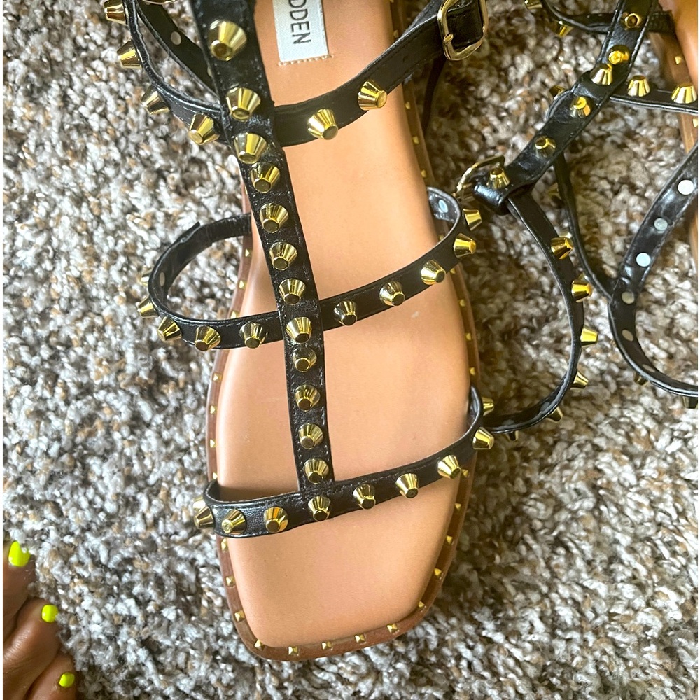 Hardware, sandals, gold